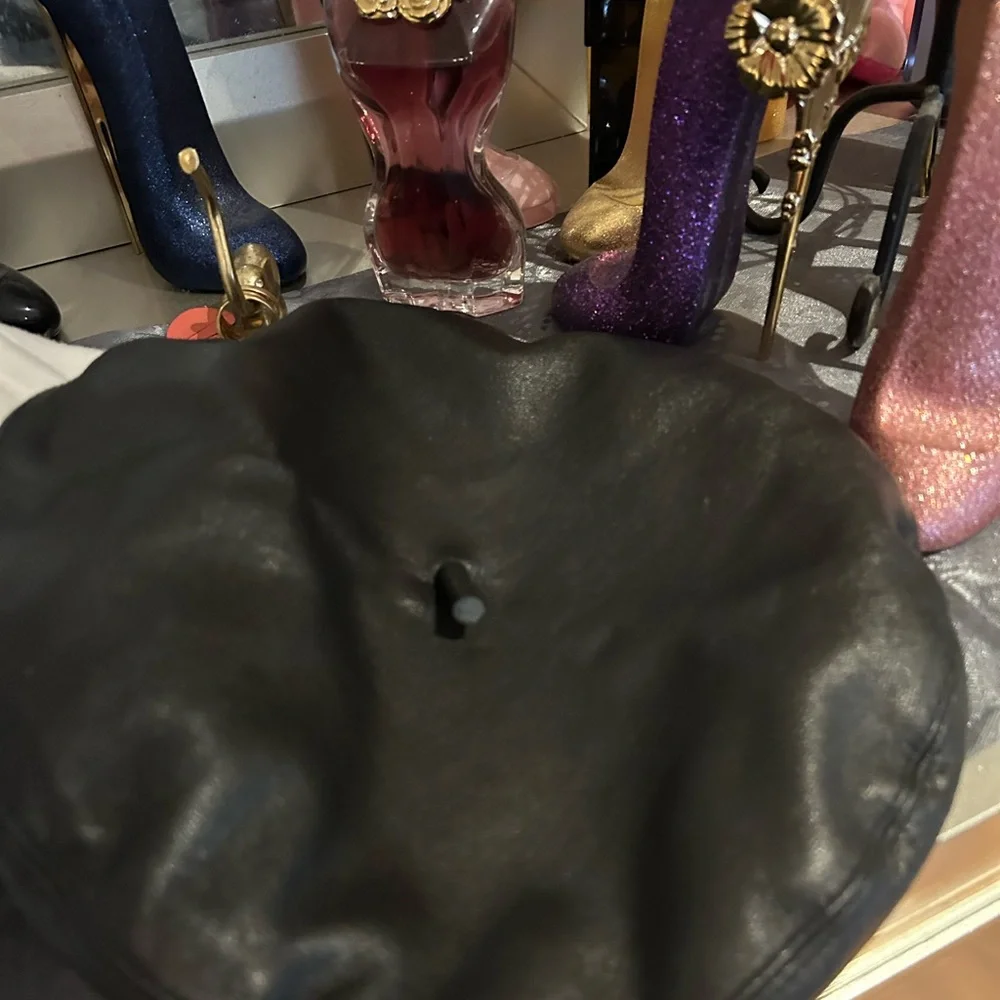 Dior Vintage Lambskin Leather Beret Logo Black Cap w/Dior Bag, Hat Box & Pillow! - Picture 11 of 17